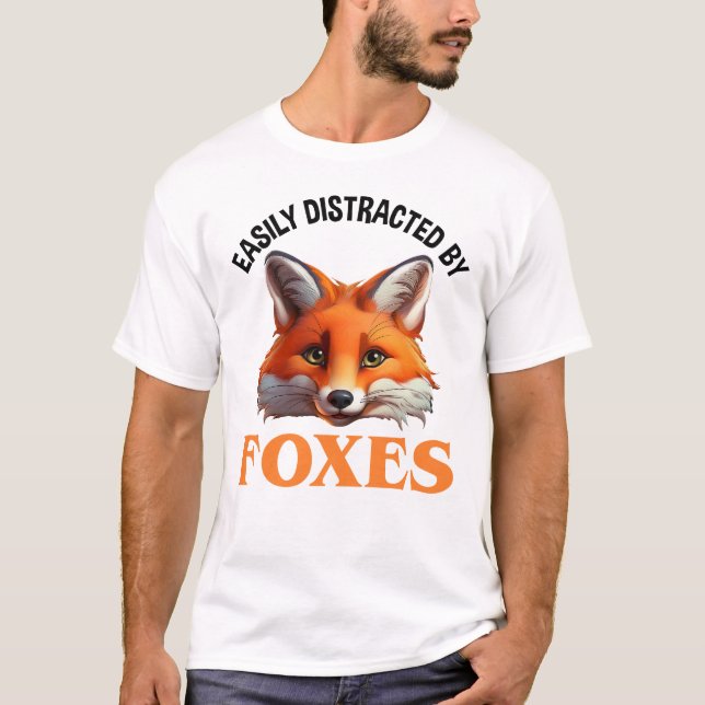 Camiseta Facilmente Distraída Por Raposas (Frente)
