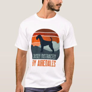 Camiseta Facilmente Distraído Por Airedales Passeando