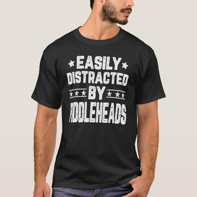 Camiseta Facilmente Distraído Por Brotos De Samambaia   Com (Frente)