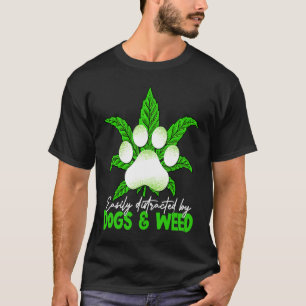 Camiseta Facilmente Distraído Por Cachorros Maconha Cachor