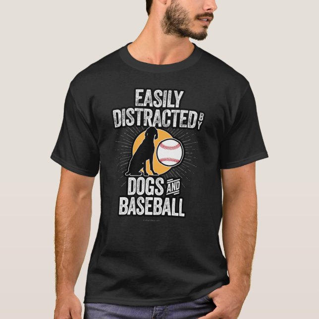 Camiseta Facilmente distraído por cães e beisebol (Frente)