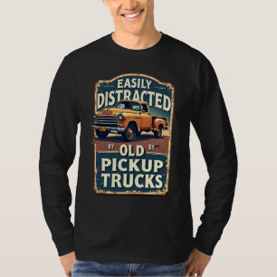 Camiseta Facilmente distraído por Caminhões Antigos - Russo