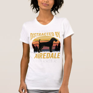 Camiseta Facilmente Distraído por Cão Retro Airedale Terrie