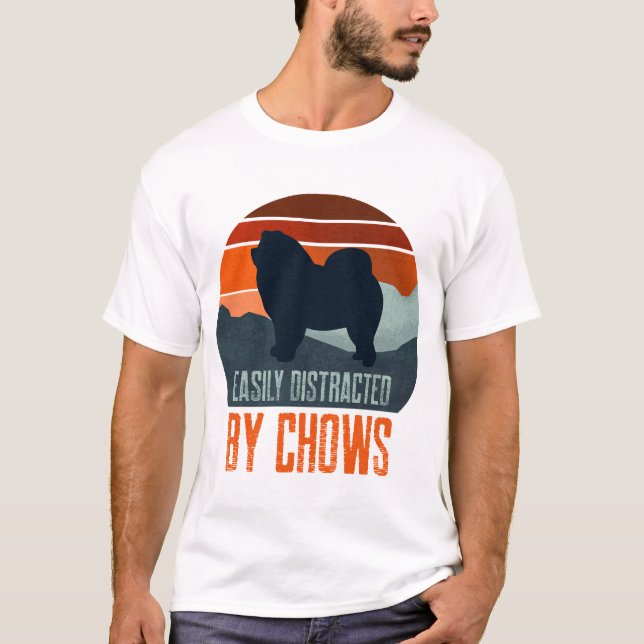 Camiseta Facilmente Distraído Por Chows Passeando Cachorro (Frente)