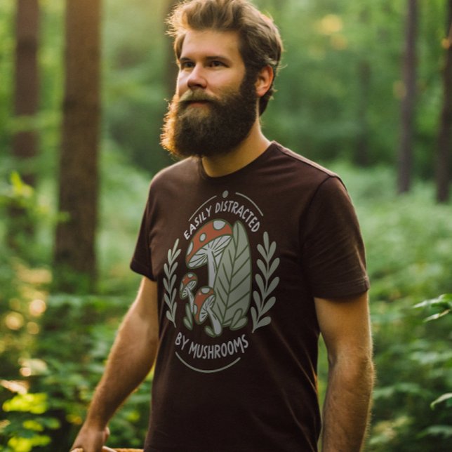 Camiseta Facilmente distraído por Cogumelos Fungi Fanatic (Criador carregado)