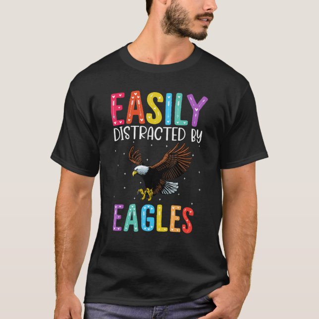 Camiseta Facilmente Distraído Por Eagles Eagle (Frente)