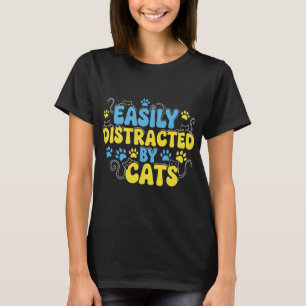Camiseta Facilmente Distraído por Gatos
