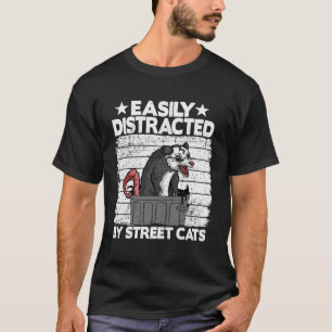 Camiseta Facilmente Distraído Por Gatos De Rua Gambá Lixo E