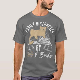 Camiseta Facilmente distraído por Gatos e Livros