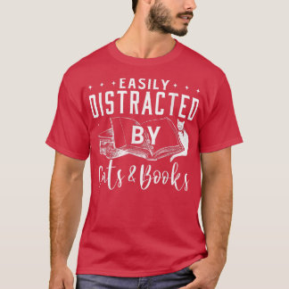 Camiseta Facilmente distraído por Gatos e Livros