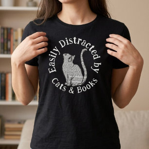 Camiseta Facilmente Distraído por Gatos e Livros Vintage