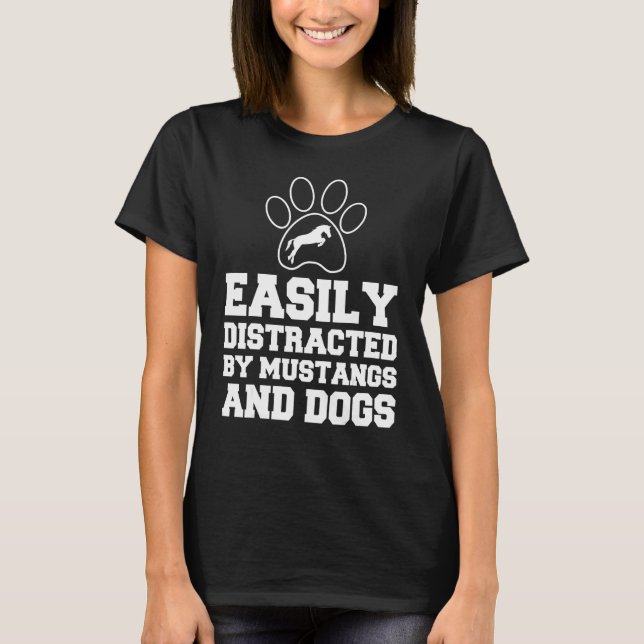 Camiseta Facilmente Distraído Por Mustangs E Cães (Frente)