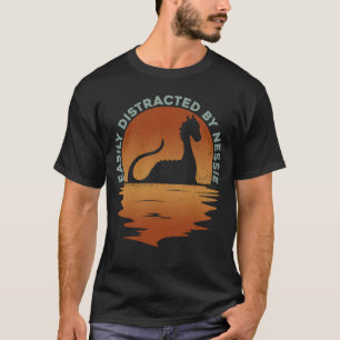 Camiseta Facilmente Distraído Por Nessie - Nessie Loch Nes