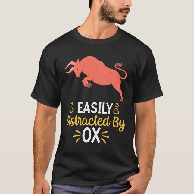 Camiseta Facilmente Distraído Por Ox (Frente)