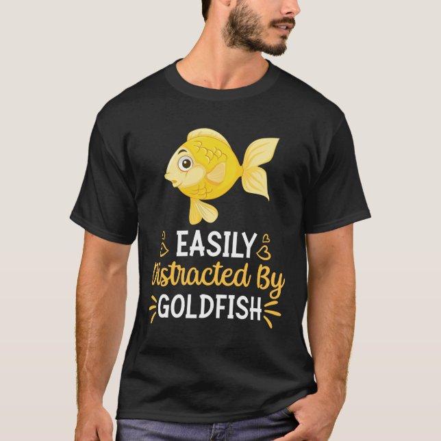 Camiseta Facilmente Distraído Por Peixe Goldfish (Frente)