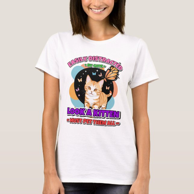 Camiseta Facilmente Distraído Por Presente Engraçado De Que (Frente)