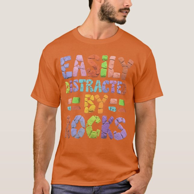 Camiseta Facilmente Distraído Por Rochas engraçado (Frente)