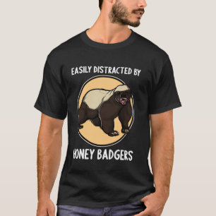 Camiseta Facilmente distraído por Texugos Mel. Texugo Mel