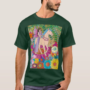Camiseta Fada de fantasia sentada num unicórnio no campo da