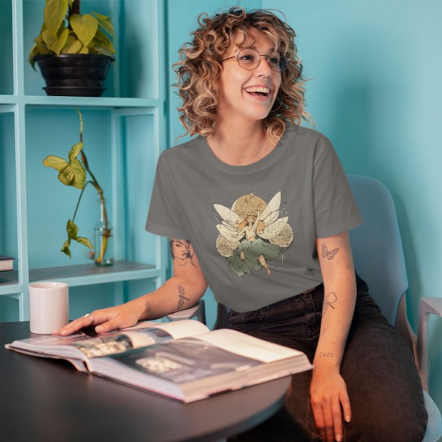 Camiseta Fairy flying in the sky  (Criador carregado)