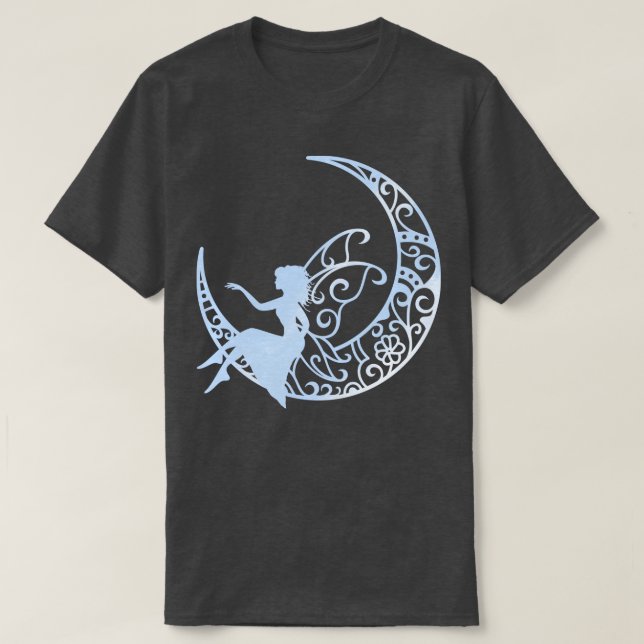 CAMISETA FAIRY SENTADA NA LUA MÍSTICA DA LUA ORNAMENTADO (Frente do Design)