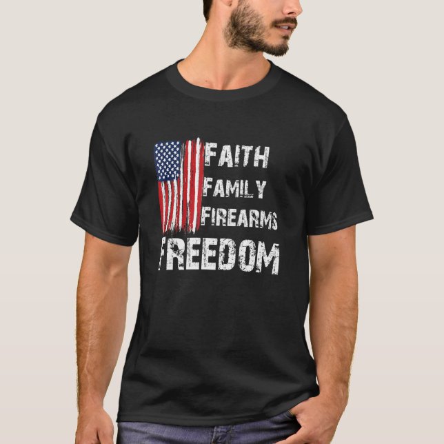 Camiseta Faith Family Firearm Liberdade Sinalizador america (Frente)
