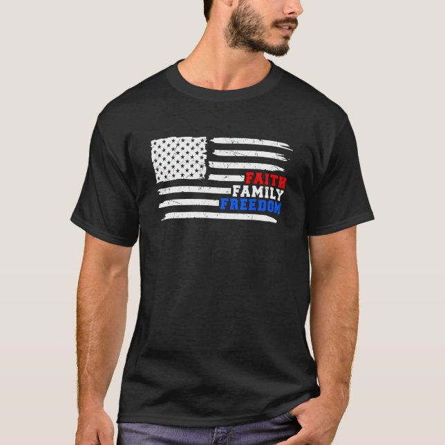 Camiseta Faith Family Freedom American Flag 4th July Jesus  (Frente)