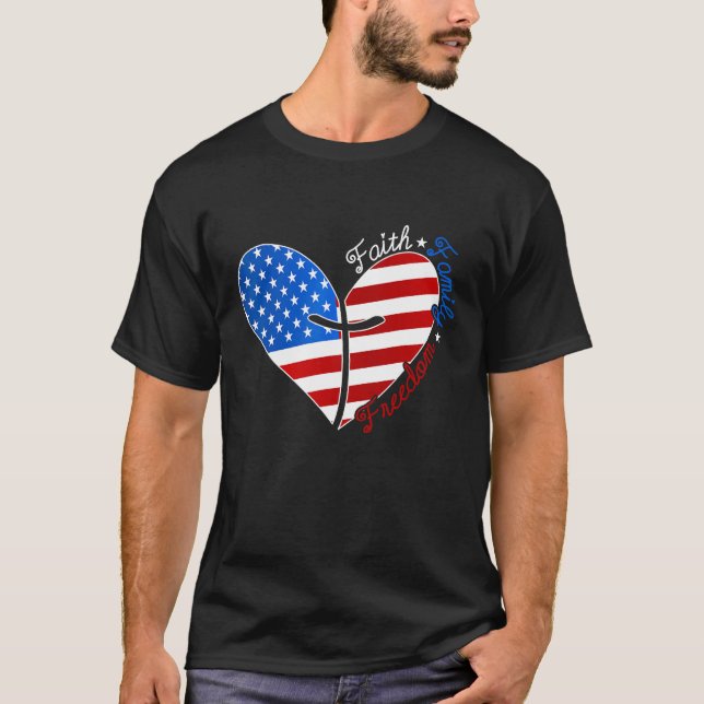 Camiseta Faith Family Freedom American Flag Heart 4th Of Ju (Frente)