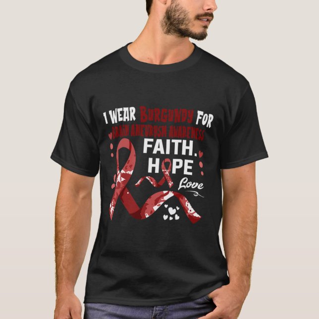 Camiseta Faith Hope Love Eu Visto Burgundy Por Aneurismo Ce (Frente)