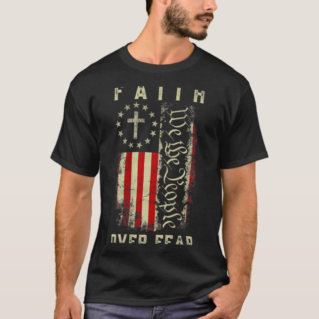 Camiseta Faith Over Fear Christian Cross Usa American Flag  (Frente)