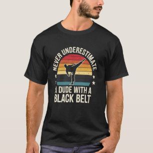 Camiseta Faixa Preta de Karatê Nunca Subestime Um Cara Engr
