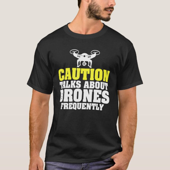 Camiseta Falas De Precaução Sobre Drones Frequentemente Na  (Frente)