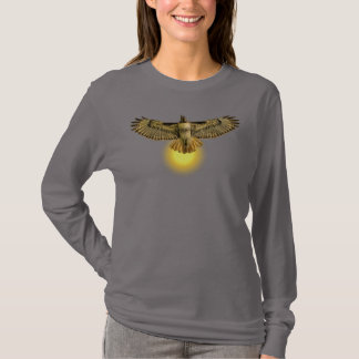 Camiseta Falcão-de-cauda-vermelha Voando em Direção ao Sol