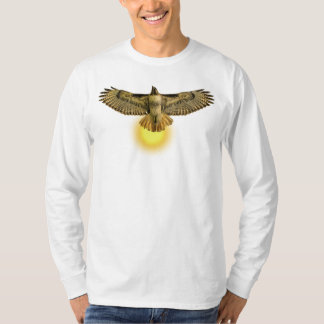 Camiseta Falcão-de-cauda-vermelha Voando em Direção ao Sol