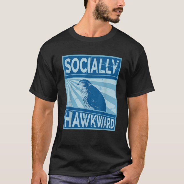 Camiseta Falcon Hawk Socialmente Hawkward (Frente)