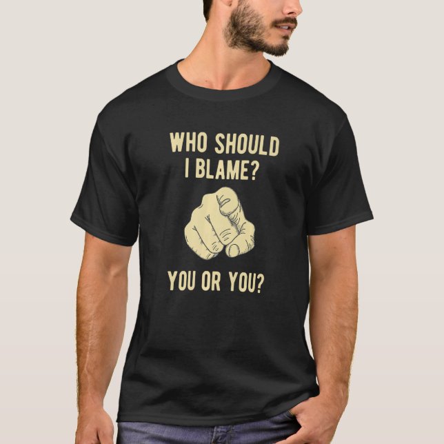 Camiseta Falhas Mencionam Quem Devo Culpar Você Ou Você É D (Frente)