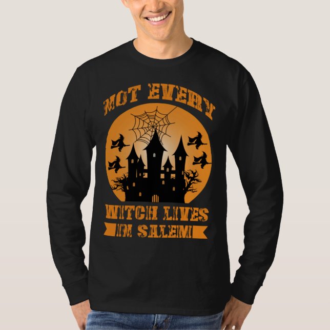 Camiseta Fall Halloween Not Every Witch Lives In Salem Haun (Frente)
