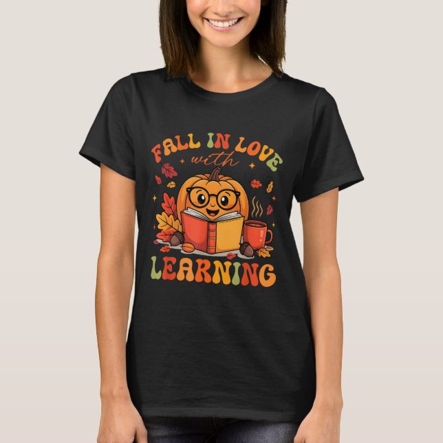 Camiseta Fall In Love With Learning Autum Thanksgiving Teac (Frente)