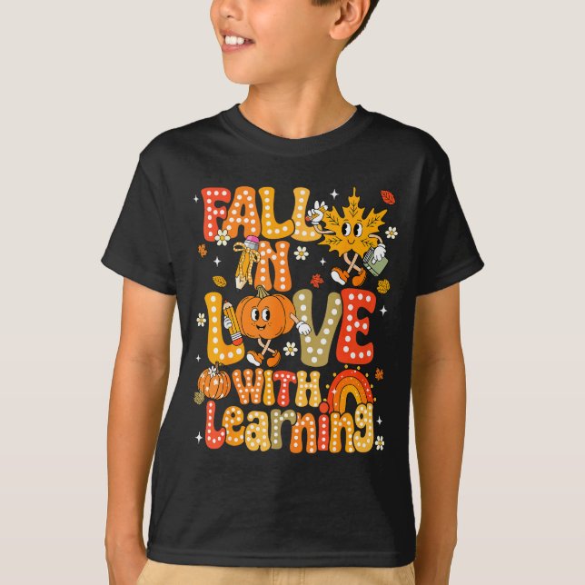 Camiseta Fall In Love With Learning Autumn Thanksgiving Pum (Frente)