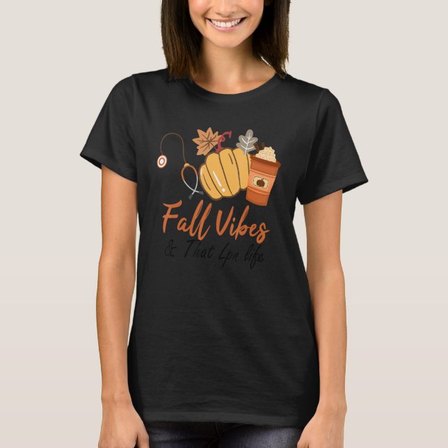 Camiseta Fall Vibes And That LPN Nurse Life Nurse Fall Than (Frente)