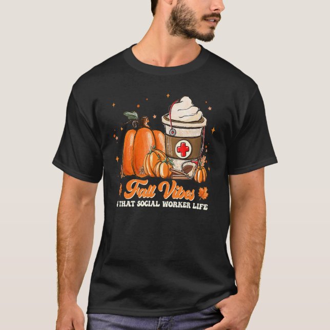 Camiseta Fall Vibes & Aquele Trabalhador Social Pumpkin Spi (Frente)