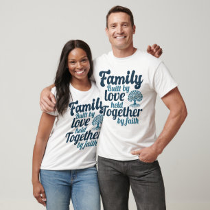 Camiseta Família construída pelo amor mantida junto pela fé