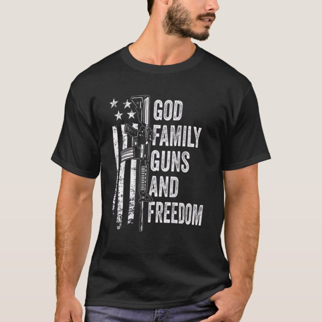 Camiseta Família Deus Armas e Liberdade Pro Armas Usa 4 De  (Frente)
