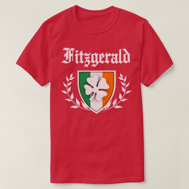 Camiseta Família Fitzgerald Shamrock Crest distressão de vi (Frente do Design)