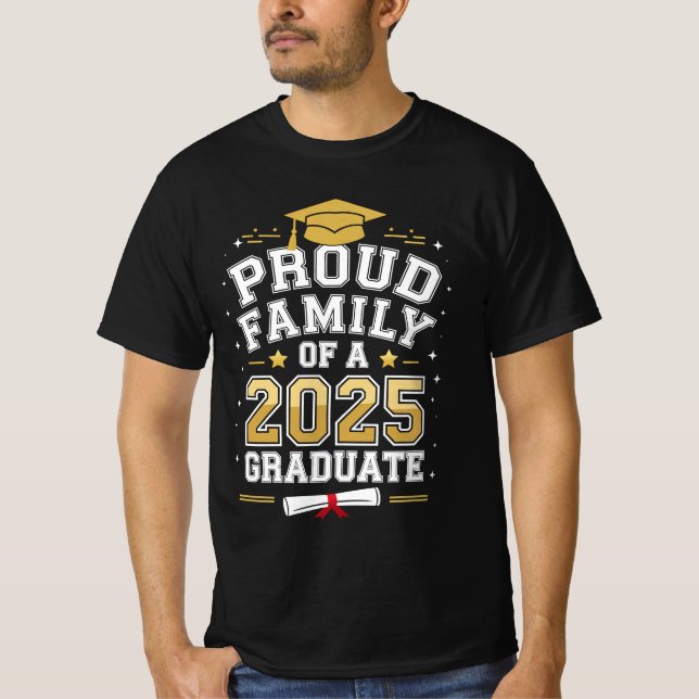 Camiseta Família Orgulhosa De Graduação De Formando 2025 (Frente)
