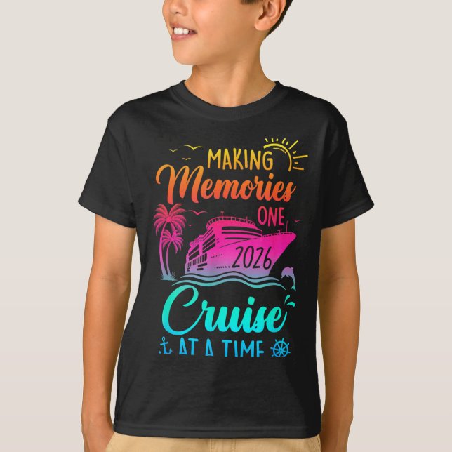 Camiseta Family Cruise 2026 Making Memories One Cruise At A (Frente)