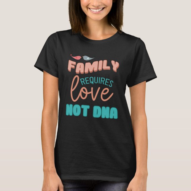 Camiseta Family Requires Love Not DNA Adoption Family  Mom  (Frente)