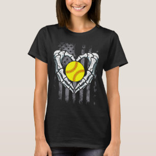 Camiseta Fantasia de Halloween com Esqueleto de Mão e Coraç