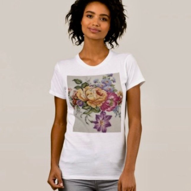 Camiseta Fantasia Floral  (Comfy tri-blend women’s tee feminine fit, scoop neck, short sleeves, relaxed fit.  )