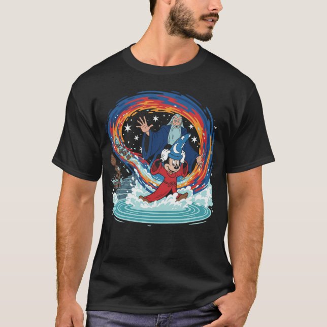 Camiseta Fantasia Mickey Mouse Aprendiz de Feiticeiro Retro (Frente)